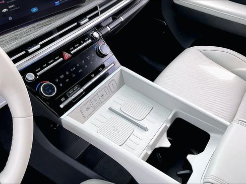Used 2025 Hyundai Santa Fe Limited FWD image 16