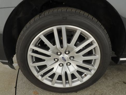 Used 2023 Ford Expedition Platinum image 4