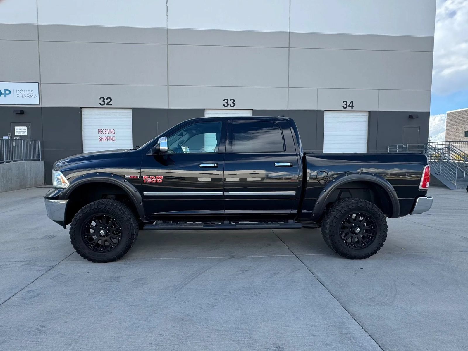 Used 2015 RAM 1500 Laramie w/ Convenience Group AWD/4WD image 2