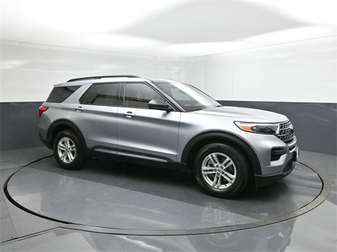 Used 2023 Ford Explorer XLT image 17
