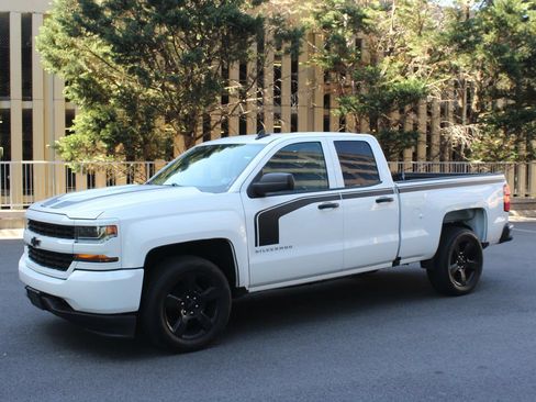 Used 2018 Chevrolet Silverado 1500 Custom w/ Rally 1 Edition RWD image 12