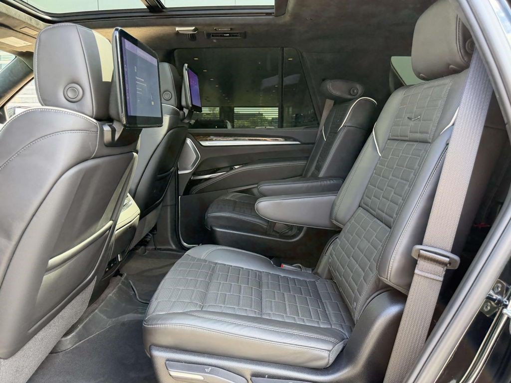 Certified 2026 Cadillac Escalade Platinum Sport w/ LPO, ONYX Package AWD/4WD image 15