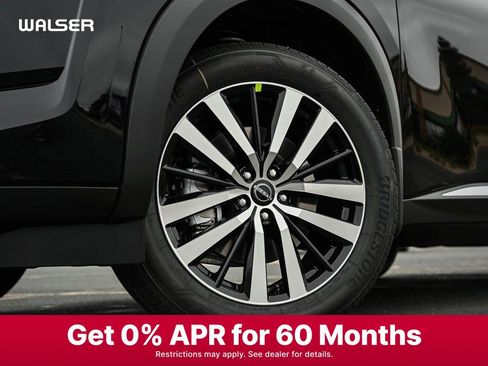 New 2025 Nissan Pathfinder Platinum w/ Black Appearance Package image 6