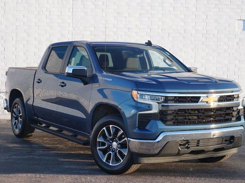 Used 2024 Chevrolet Silverado 1500 LT image 2