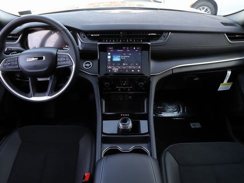 New 2025 Jeep Grand Cherokee Altitude image 19