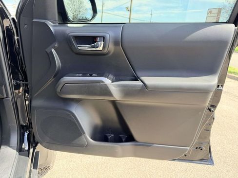 Used 2023 Toyota Tacoma TRD Off-Road w/ Advanced Technology Package image 11