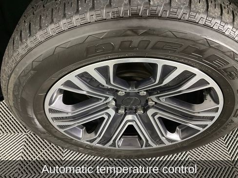 Used 2023 Jeep Wagoneer 4WD w/ Premium Group I image 11