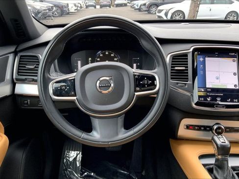 Used 2018 Volvo XC90 T5 Momentum w/ Convenience Package image 4