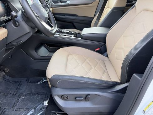 Used 2024 Volkswagen Atlas Cross Sport SE image 16