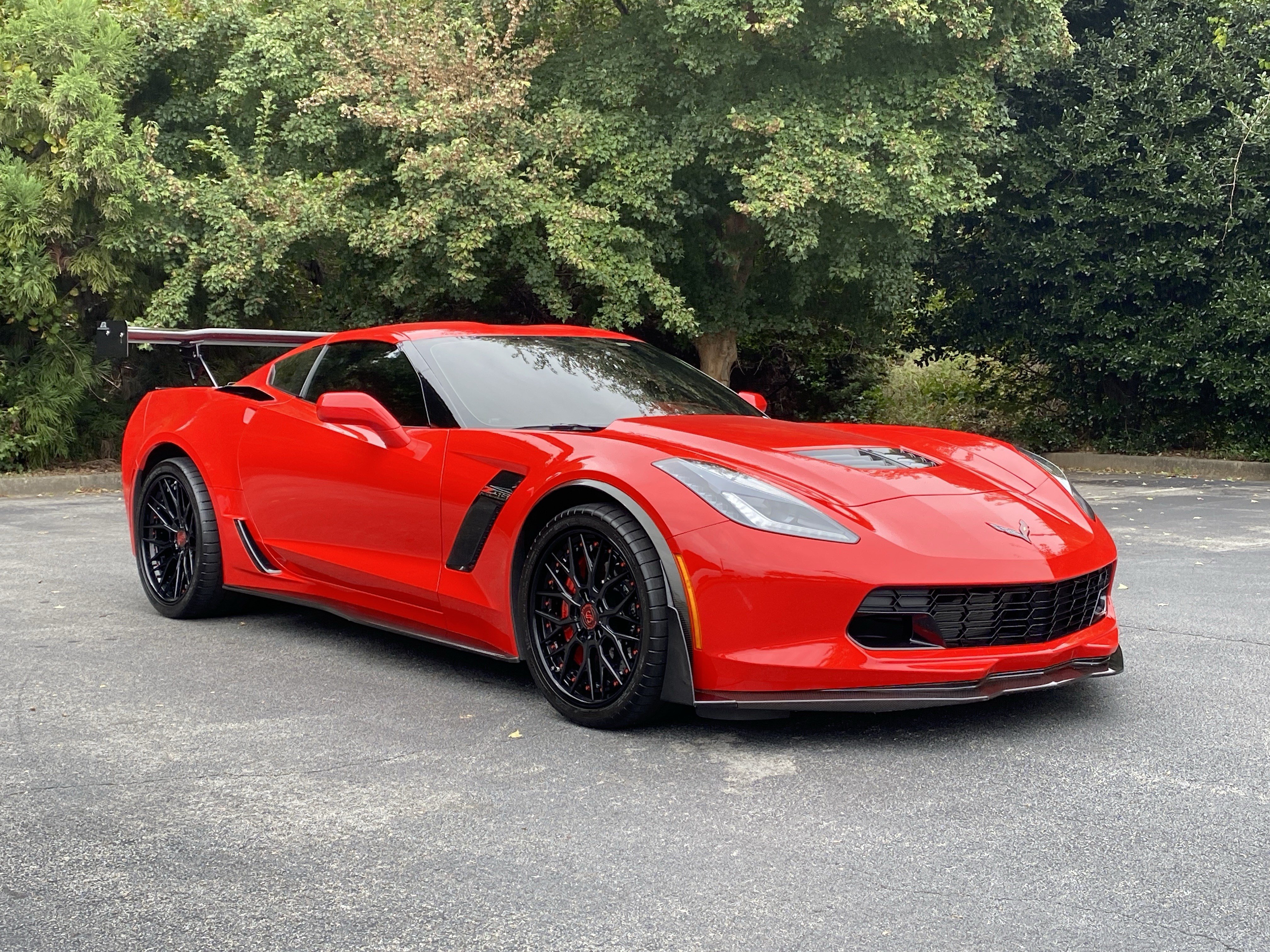 Used 2015 Chevrolet Corvette Z06 w/ 3LZ Preferred Equipment Group RWD image 2