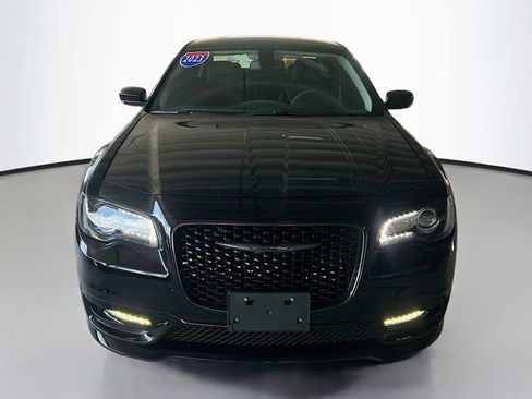 Used 2023 Chrysler 300 Touring L w/ Comfort Group image 3