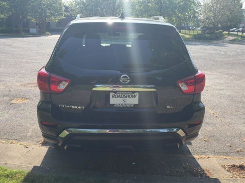 Used 2019 Nissan Pathfinder SL FWD image 4