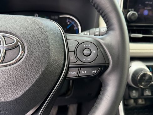 Used 2023 Toyota RAV4 XLE Premium image 20