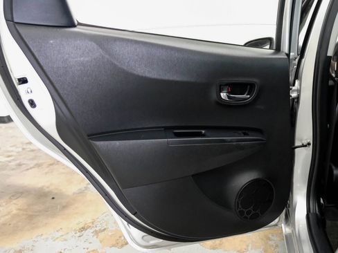 Used 2014 Toyota Yaris LE image 40