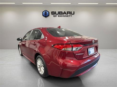 Used 2022 Toyota Corolla LE image 3