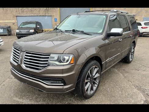 Used 2016 Lincoln Navigator Reserve image 1