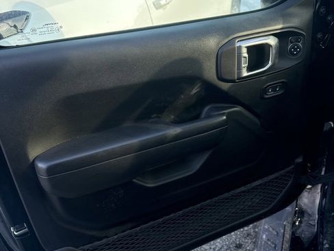 Used 2022 Jeep Wrangler Unlimited Sport image 15