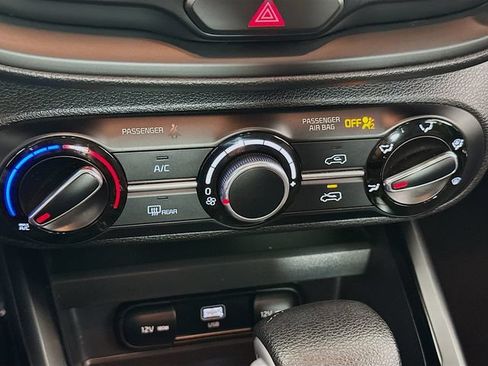 Used 2023 Kia Soul LX w/ LX Technology Package FWD image 15