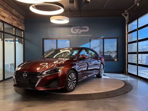 Used 2024 Nissan Altima 2.5 SV w/ SV Premium Package FWD image 43