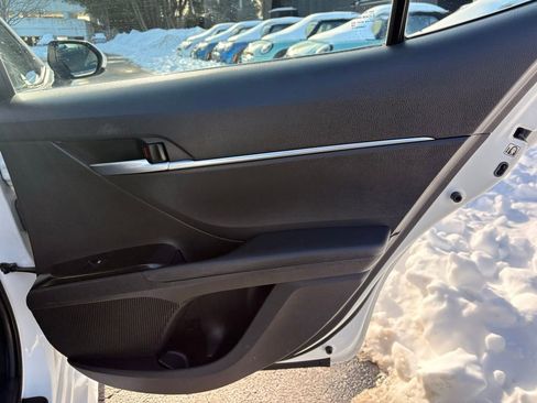 Used 2018 Toyota Camry LE image 20