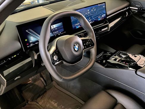 Used 2024 BMW 530i xDrive w/ Convenience Package AWD/4WD image 16