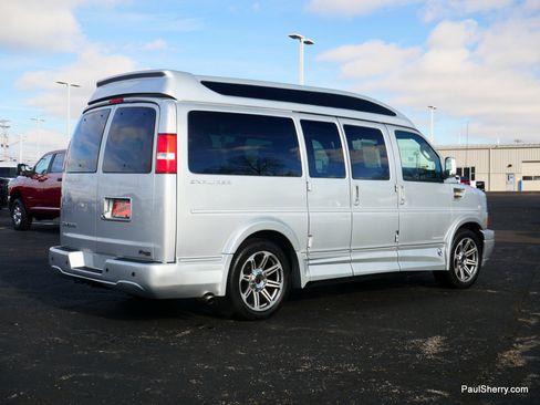Used 2018 GMC Savana 2500 w/ Enhanced Convenience Package image 15