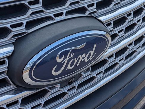 Used 2021 Ford Explorer Limited w/ Equipment Group 301A RWD image 10