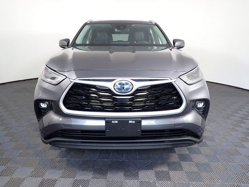 Used 2023 Toyota Highlander XLE AWD/4WD image 11