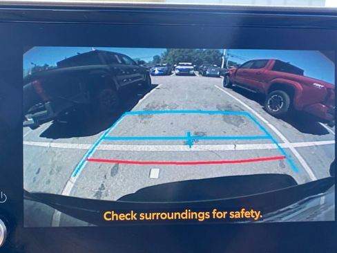 Used 2023 Toyota Highlander XLE AWD/4WD image 32