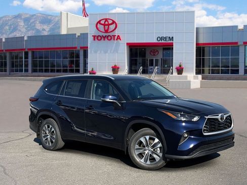 New 2026 Toyota Highlander XLE image 1