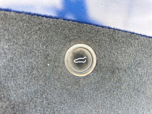 Used 2022 Tesla Model X image 32