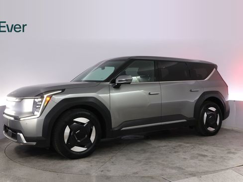 Used 2024 Kia EV9 Light Long Range RWD image 18