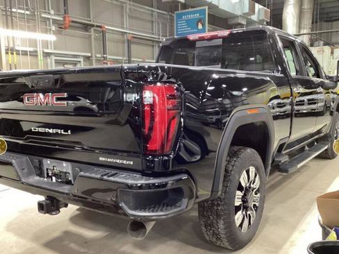 Used 2025 GMC Sierra 2500 Denali w/ Denali Reserve Package AWD/4WD image 10