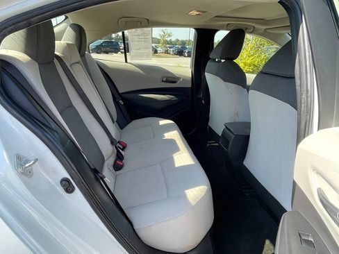 Used 2022 Toyota Corolla LE FWD image 40