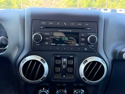 Used 2017 Jeep Wrangler Unlimited Sahara w/ Quick Order Package 24E Chief AWD/4WD image 19