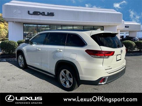Used 2017 Toyota Highlander Limited image 3