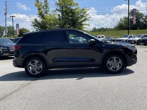 Certified 2025 Ford Escape ST-Line AWD/4WD image 6