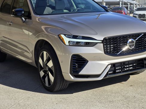 Used 2025 Volvo XC60 T8 Plus w/ Protection Package Premier image 11