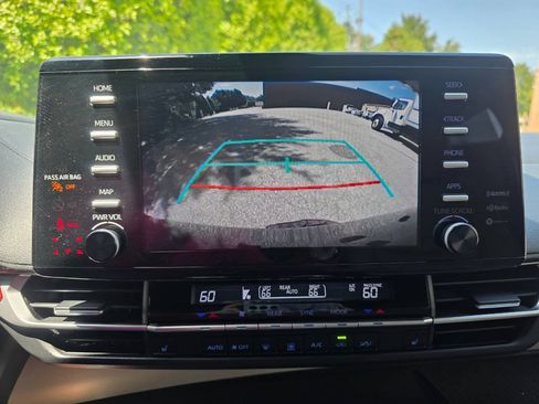 Used 2021 Toyota Sienna XLE FWD image 24
