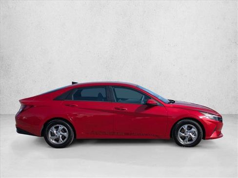 Certified 2021 Hyundai Elantra SE FWD image 4