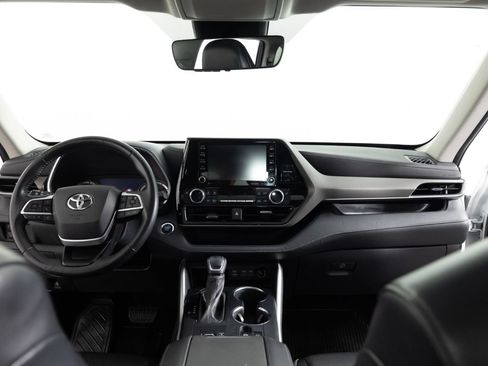 Used 2022 Toyota Highlander XLE FWD image 36