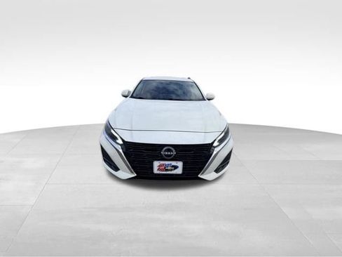 Used 2023 Nissan Altima 2.5 SV w/ SV Premium Package AWD/4WD image 2