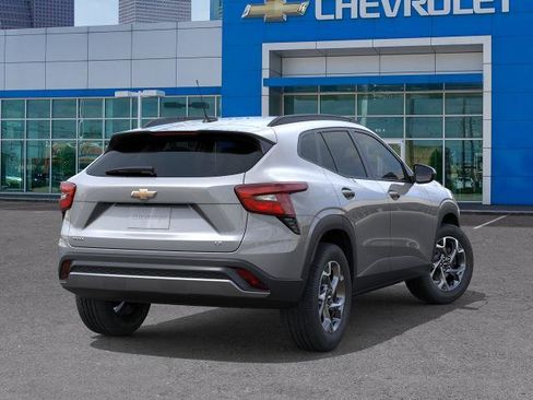 New 2026 Chevrolet Trax LT w/ LT Convenience Package FWD image 4