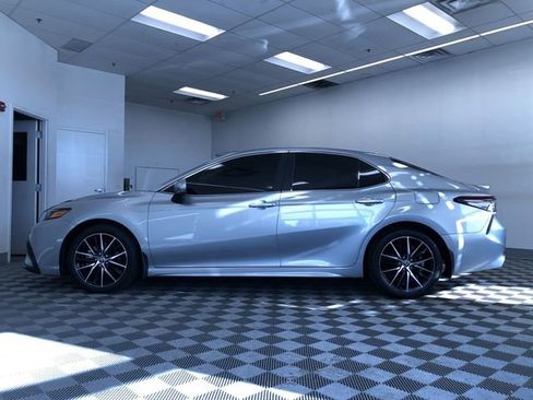 Used 2023 Toyota Camry SE image 12