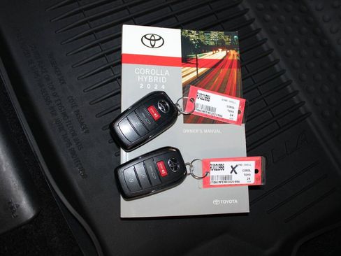 Used 2024 Toyota Corolla SE FWD image 29