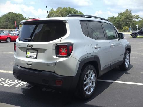 Used 2021 Jeep Renegade Latitude w/ Sun & Sound Group FWD image 5