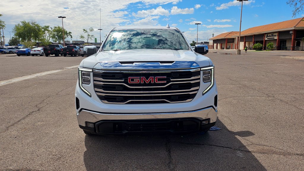 Used 2025 GMC Sierra 1500 SLT AWD/4WD image 3