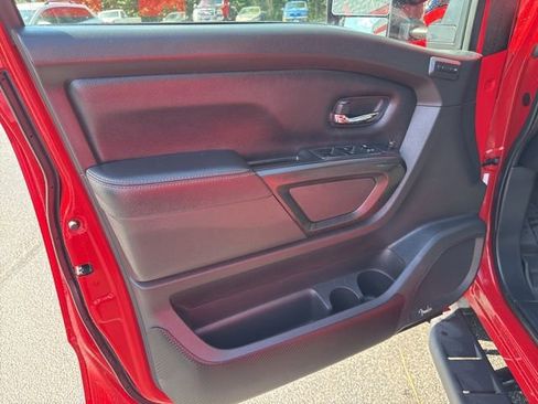 Used 2023 Nissan Titan PRO-4X w/ Pro-4x Convenience Package image 13