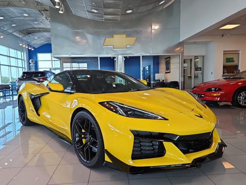 Used 2025 Chevrolet Corvette Z06 RWD image 1