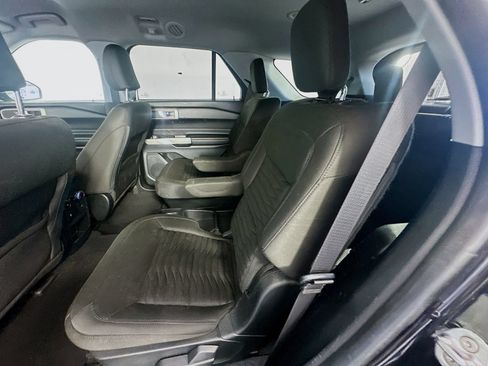 Used 2021 Ford Explorer XLT RWD image 23